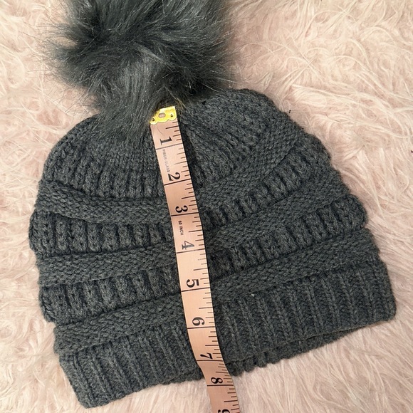 Womens grey hat - Picture 3 of 3